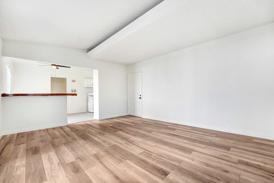 Building Photo - 12058 Culver Blvd