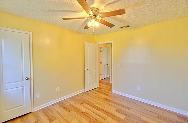 Building Photo - 205 Tempest Ln