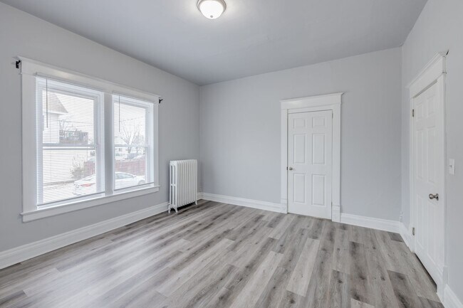 Building Photo - Park/5th Duplex