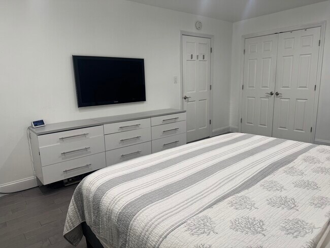 Building Photo - 64-35-35 Yellowstone Blvd