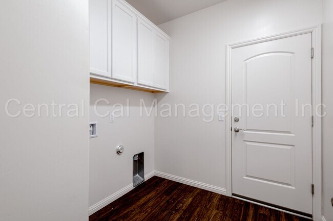 Building Photo - 4 Bedroom/3 Bath Home with Office and Paid Solar - $3295 Per Month!