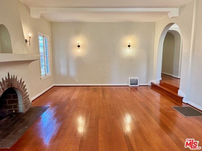 Building Photo - 1075 S Ogden Dr