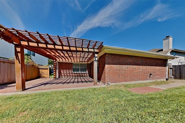 Building Photo - 15402 Misty Dawn Tr
