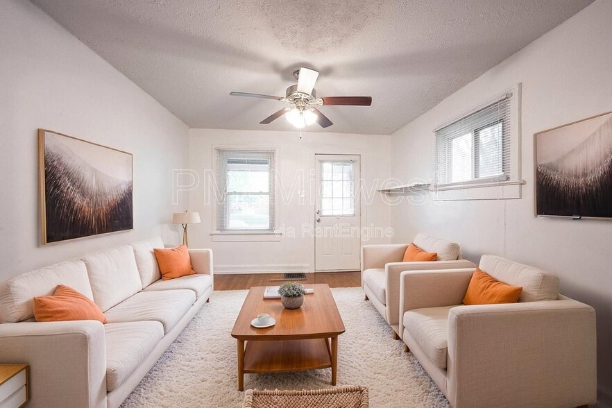 Building Photo - 1450 N Gladstone Ave