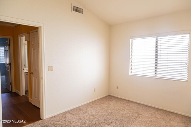 Building Photo - 11146 N Desert Flower Dr