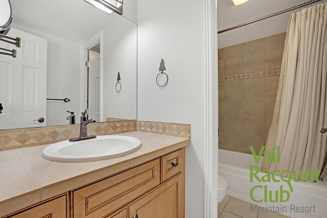 Building Photo - Available March-December ONLY - 2BR + Loft, 2BA with Health Club Membership