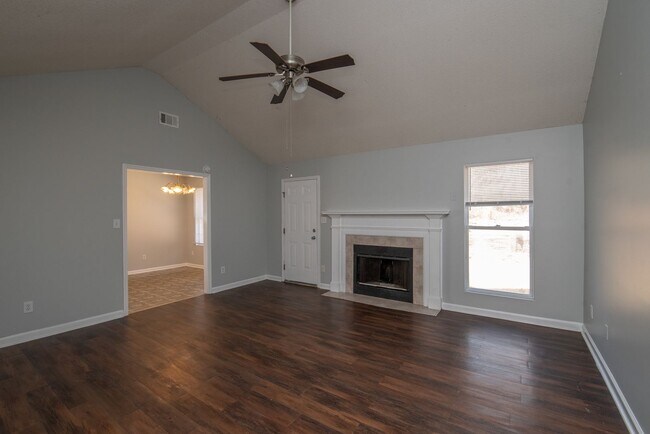 Building Photo - Delightful Pepperidge Home with Fireplace & Large Backyard