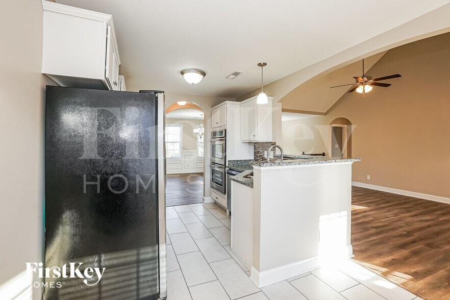 Building Photo - 2592 Hattington Dr