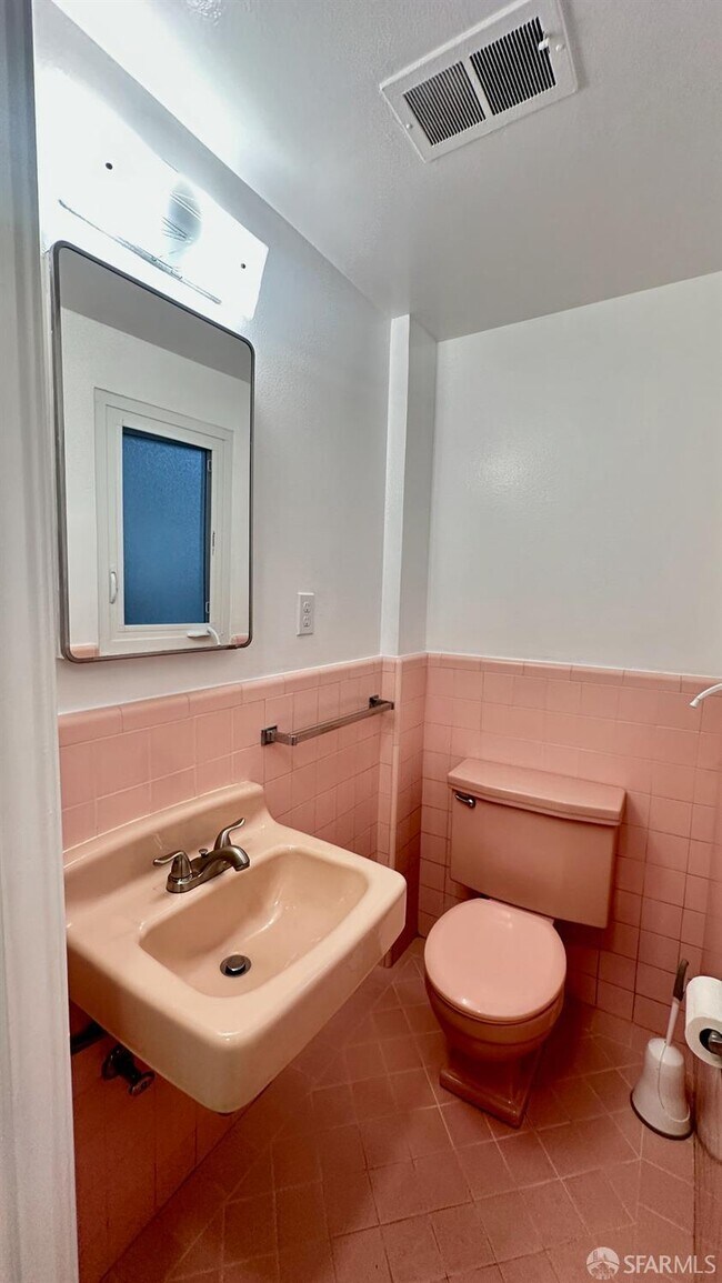 Building Photo - 52 Genoa Pl