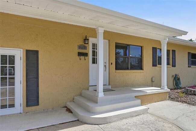 Building Photo - 3707 Pelican Ln