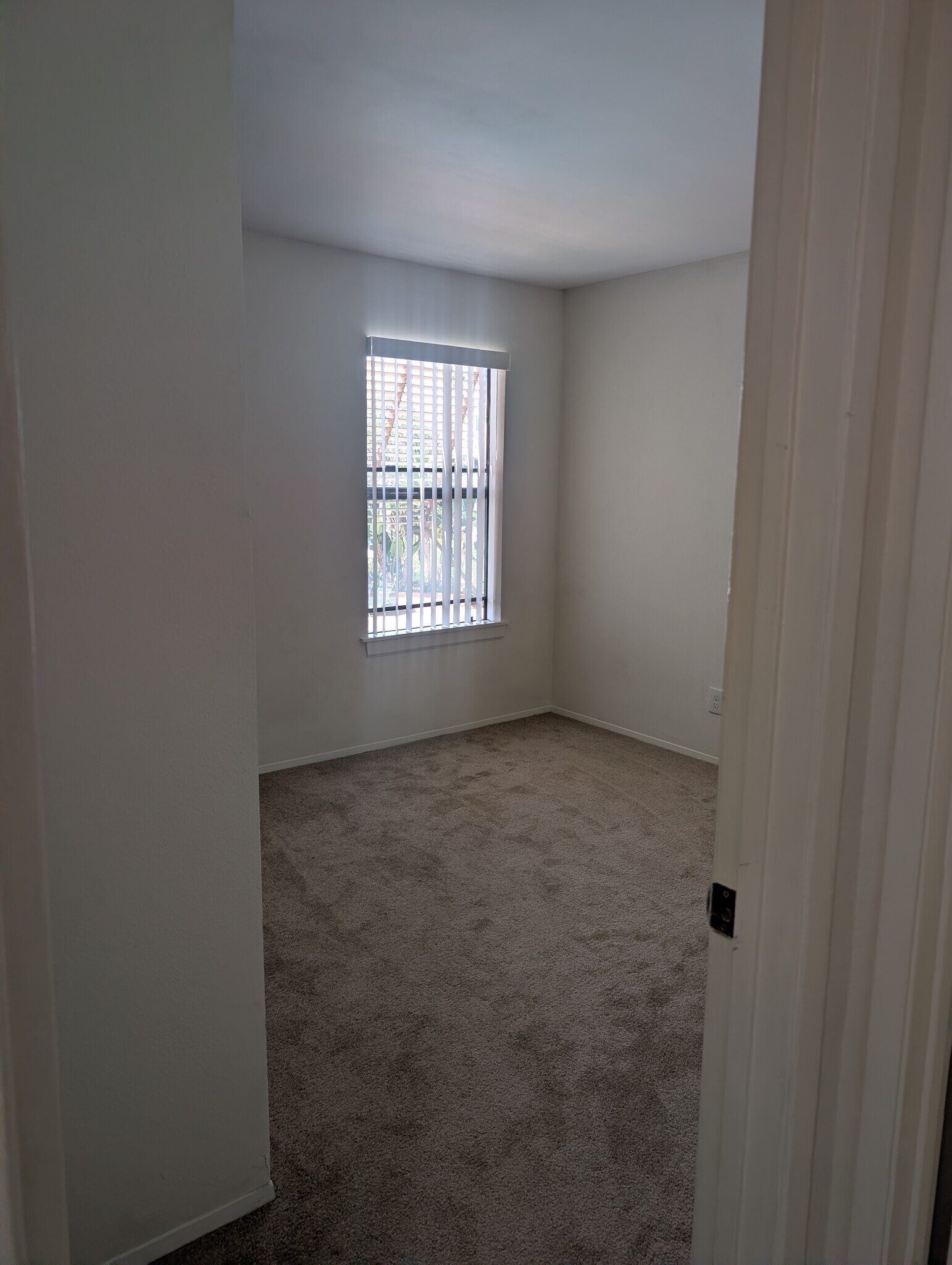 Building Photo - 9408 Twin Trails Dr