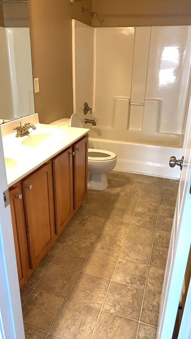 Building Photo - Beautiful 4-Bedroom,2.5-Baths with Two Car...