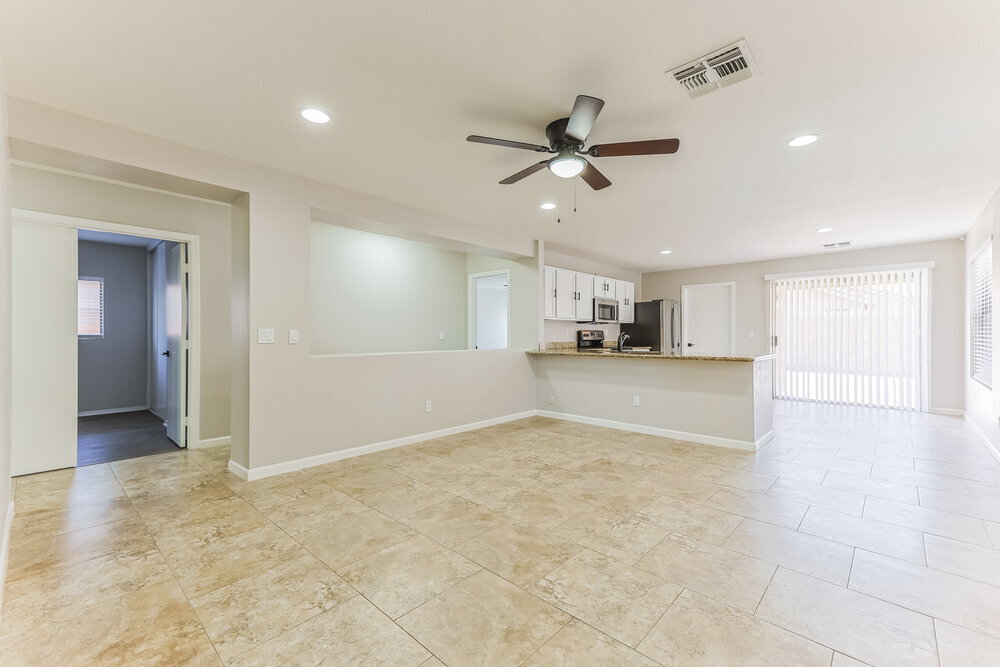 Building Photo - 2281 E Peach Tree Dr