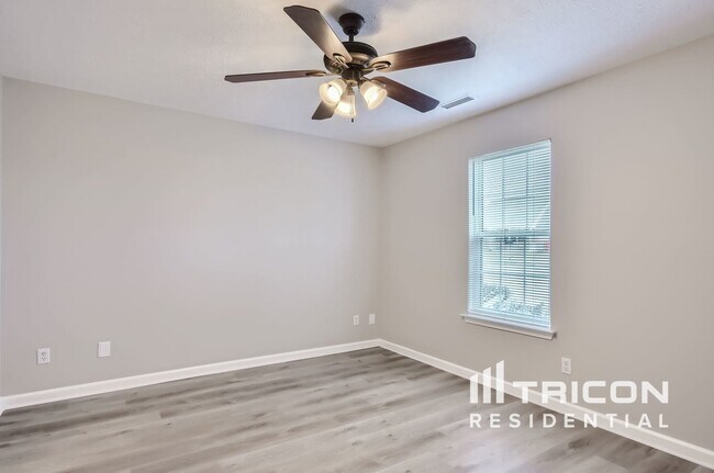 Building Photo - 928 Pin Oak Dr