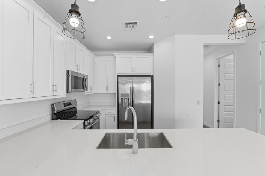 Building Photo - 4063 E Amoroso Dr
