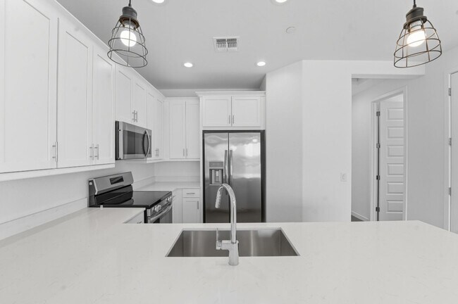 Building Photo - Like Brand New Luxurious Modern 3 Bedroom 2 Bath Townhome in Warner Meadow – Rare Rental Opportun...