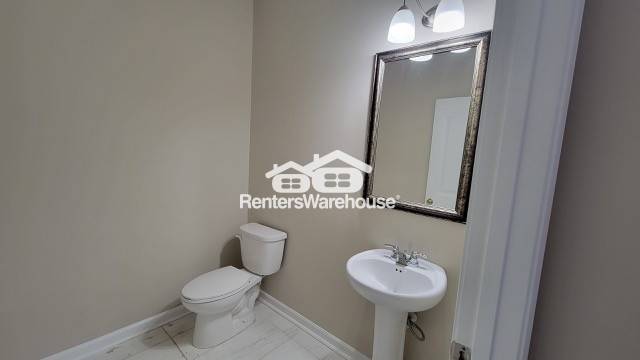 Building Photo - 5518 Waverly Park Dr