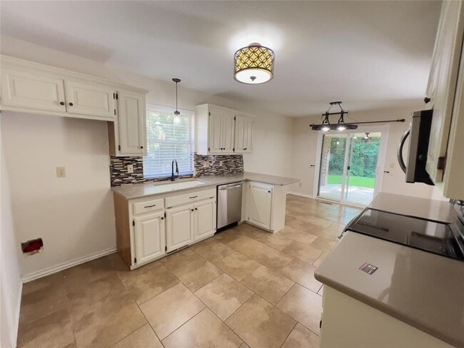 Primary Photo - 11800 Kingsridge Terrace