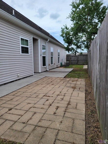 Building Photo - 40485 Sage Field Ct