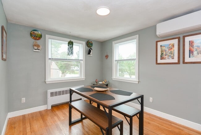 Building Photo - 8 Roberts Rd