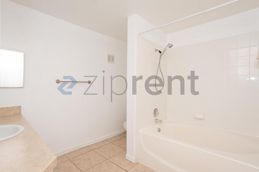 Building Photo - 3591 Kernan Blvd S