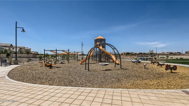 Building Photo - 4017 E Amoroso Dr