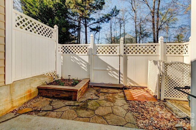 Building Photo - 417 River Park Road