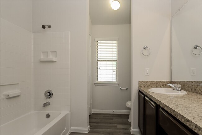 Building Photo - 13401 Raintree Dr