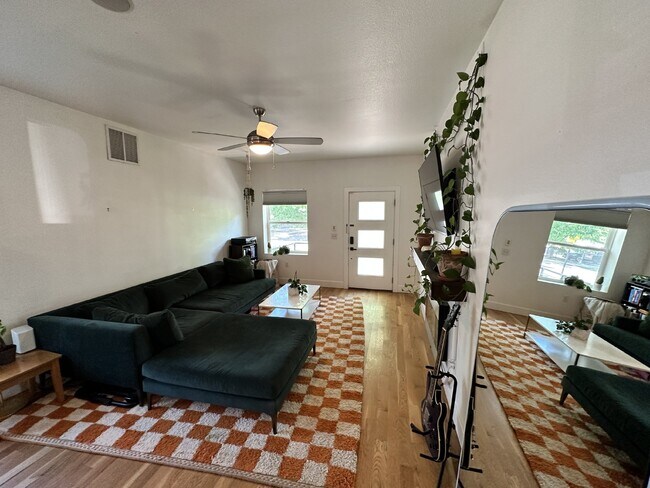 Building Photo - "Charming 2-Bed, 2-Bath Home with Gleaming Hardwood Floors in Vibrant Denver!"