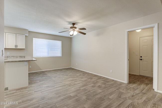 Building Photo - 5111 W Beverly Ln