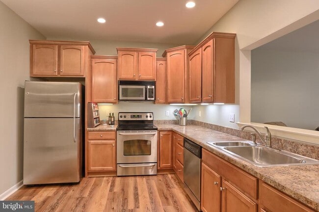 Building Photo - 2075 Deer Run Dr