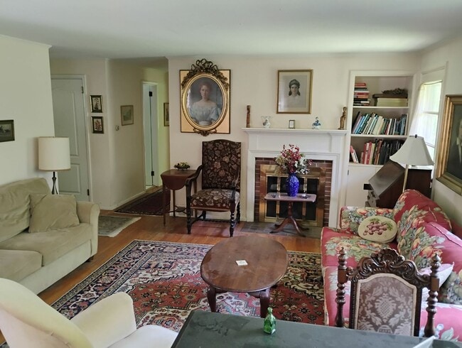 Building Photo - Spacious Furnished 3-4 Bedroom Home Near Dartmouth