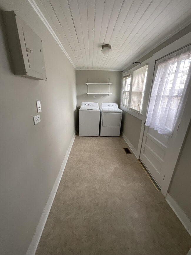 Building Photo - 603 Poplar Ave