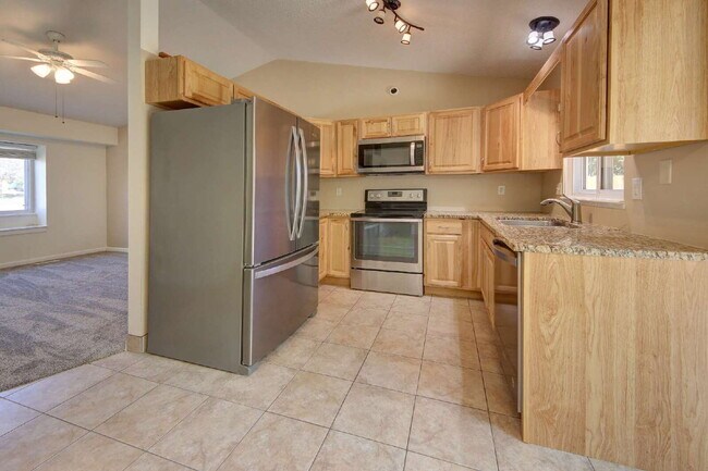 Building Photo - Charming Colorado Springs Rental in Top Ra...