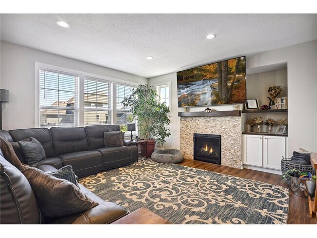 Building Photo - 6303 Jensen Ave S