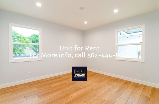 Building Photo - AVAILABLE - July 1 - HOUSE - 3 Bedrooms / 2 Baths - Long Beach