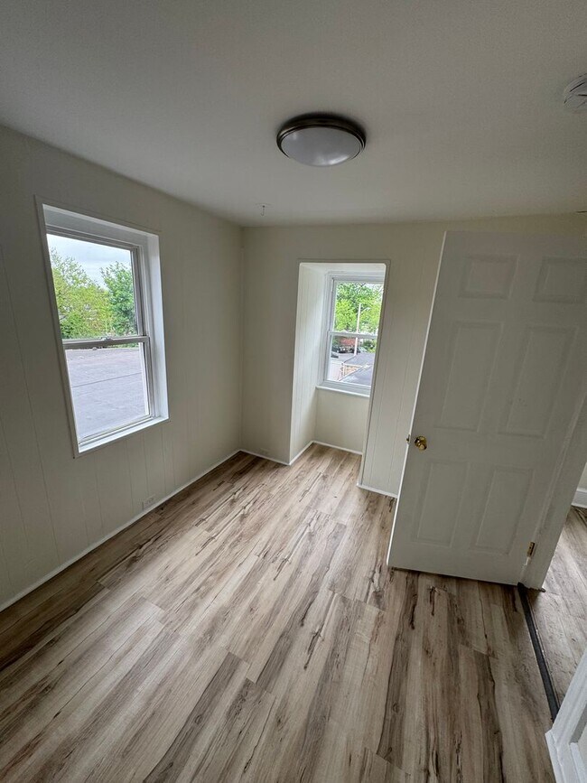 Building Photo - Charming Lancaster City 5 BR/ 1.5 Bath Hom...