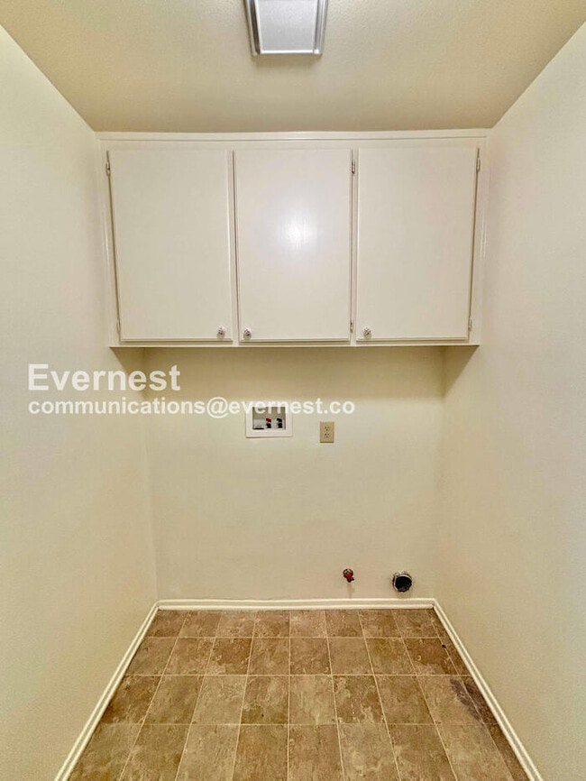 Building Photo - 27305 Uppercrest Ct