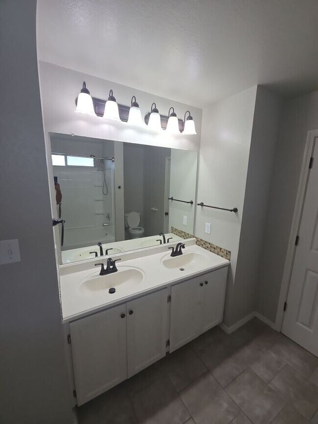 Building Photo - Cozy 3BR Home with Attached 2-Car Garage!!