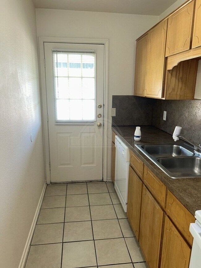 Building Photo - 4005 Doraine Ct
