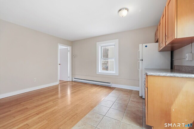 Building Photo - 52 Highland Rd