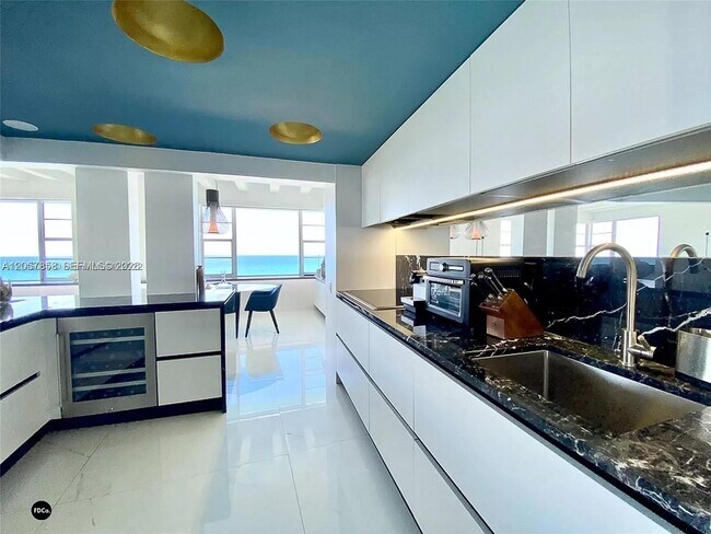 Building Photo - 5255 Collins Ave