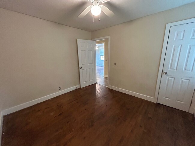 Building Photo - 106 Whaley St