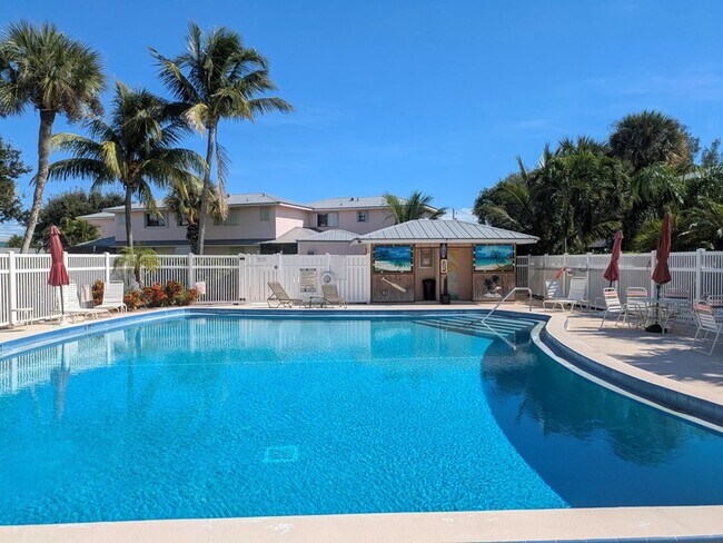 Building Photo - 1772 Gulfstream Ave