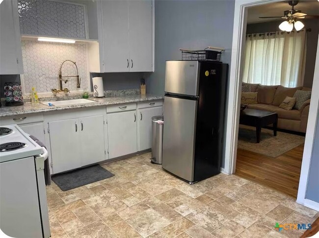 Building Photo - 284 Perryman St