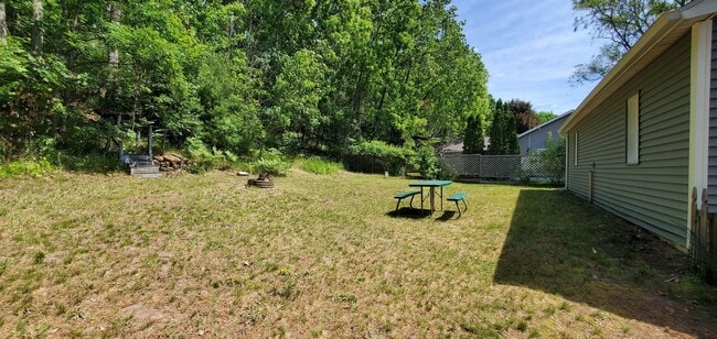 Building Photo - Monthly Furnished Rental, Dog-Friendly, Utilities Included