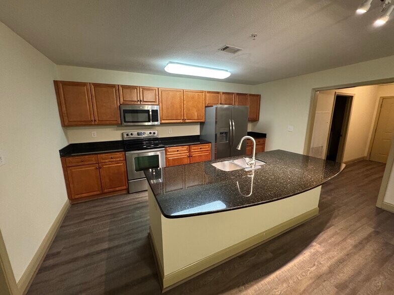 Building Photo - 1711 Muscovy Way