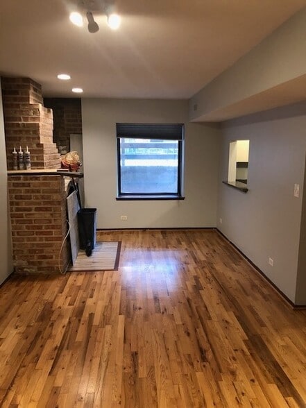 Building Photo - 617 W Surf St