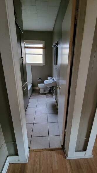 Building Photo - 428 W Wardville St