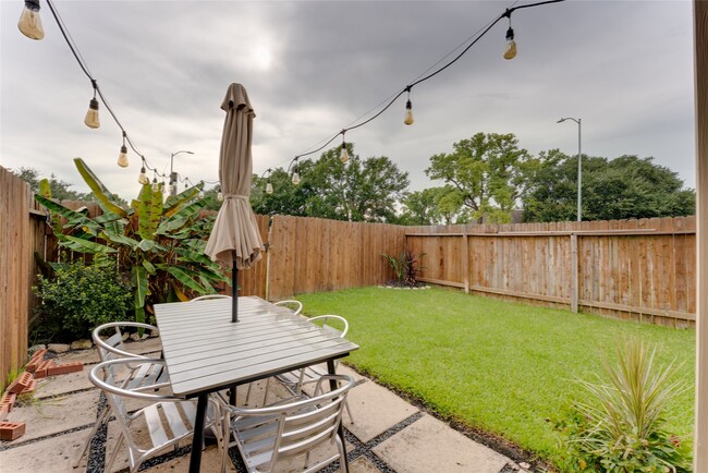 Building Photo - 6047 Wesley Manor Ct